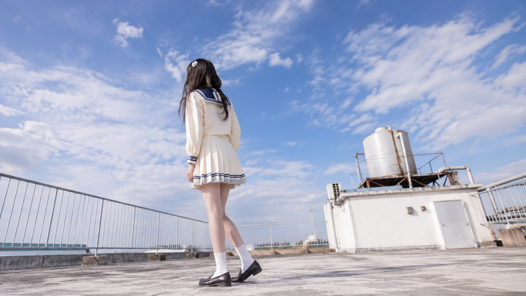 天台蓝天下的JK制服